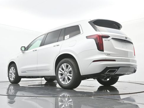 New 2025 Cadillac XT6 Luxury image 17