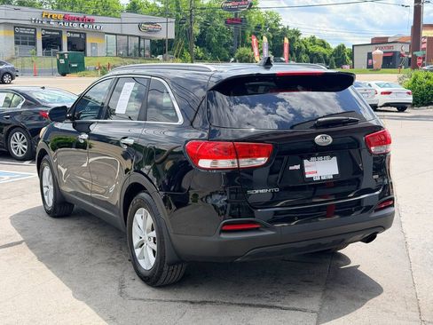 Used 2018 Kia Sorento FWD image 4