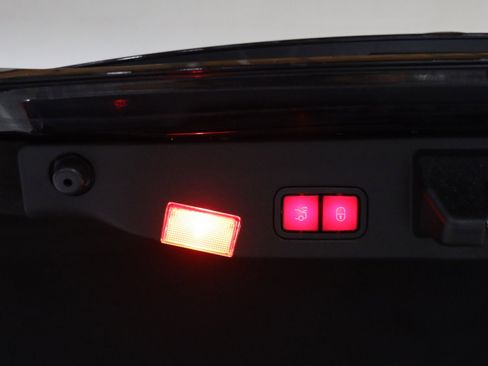 Used 2013 Mercedes-Benz SL 550 image 39