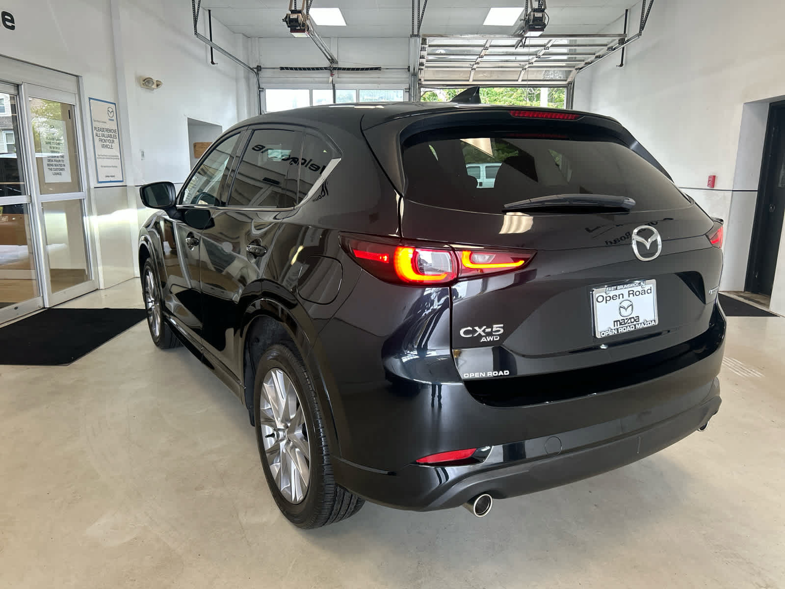 Certified 2024 MAZDA CX-5 AWD 2.5 S w/ Premium Package image 3