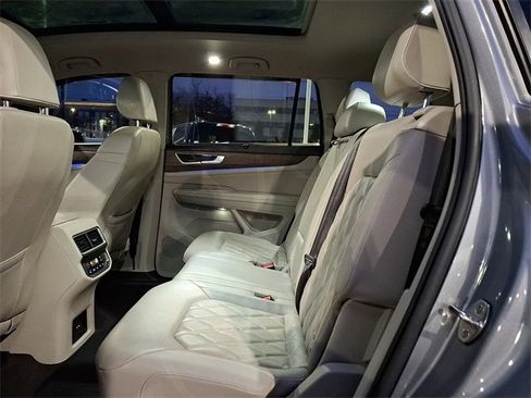 Used 2024 Volkswagen Atlas SEL Premium R-Line image 10