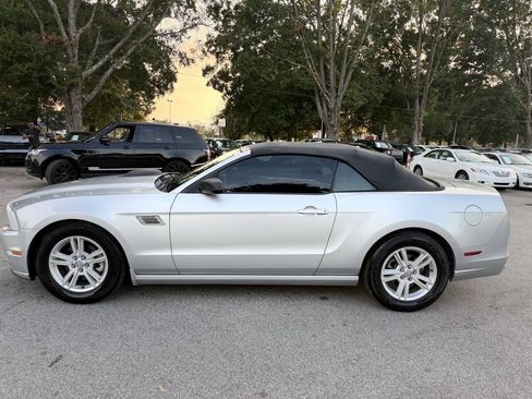 Used 2014 Ford Mustang Convertible RWD image 8