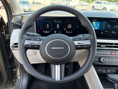 Certified 2025 Hyundai Tucson SE FWD image 19