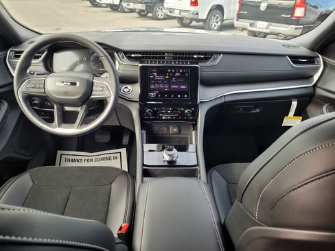 New 2025 Jeep Grand Cherokee L Altitude image 13