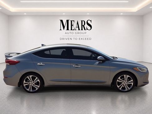 Used 2017 Hyundai Elantra Limited w/ Limited Tech Package 08 FWD image 6
