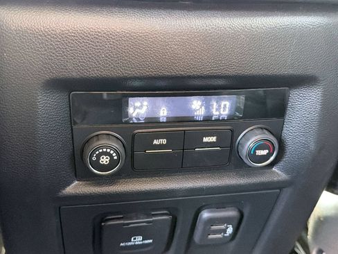 Used 2023 Chevrolet Traverse RS AWD/4WD image 29