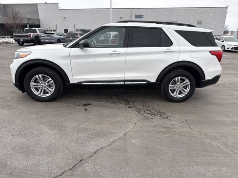 Used 2022 Ford Explorer XLT w/ Equipment Group 202A image 3