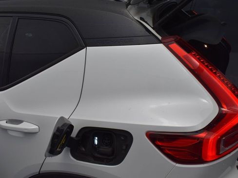 Used 2024 Volvo XC40 Recharge Plus w/ Protection Package Premier image 11