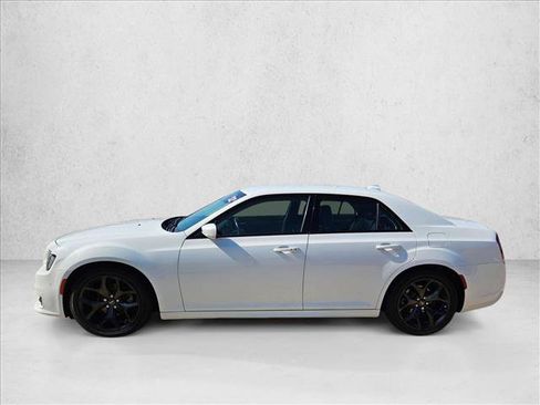 Used 2022 Chrysler 300 Touring L w/ Comfort Group RWD image 9