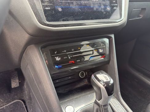 Used 2023 Volkswagen Tiguan SE image 14