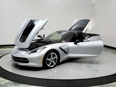 Used 2015 Chevrolet Corvette Stingray Coupe RWD image 9
