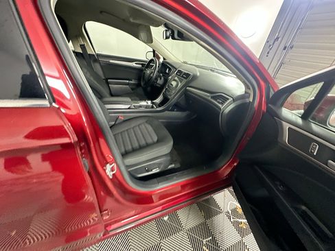 Used 2019 Ford Fusion SE image 29