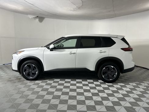 Certified 2024 Nissan Rogue SV FWD image 5