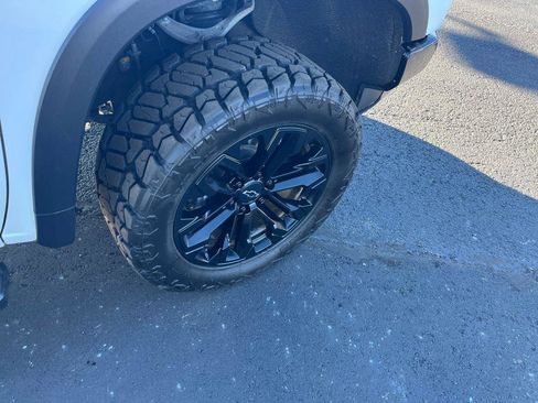Used 2024 Chevrolet Silverado 1500 ZR2 image 32
