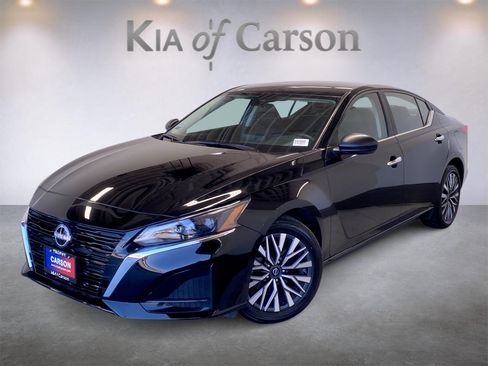 Used 2025 Nissan Altima 2.5 SV FWD image 1