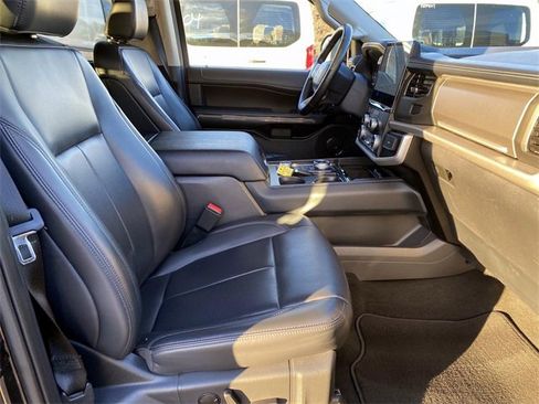 Used 2024 Ford Expedition XLT image 26