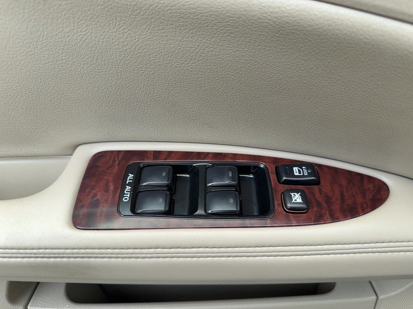 Used 2011 Toyota Avalon FWD image 14