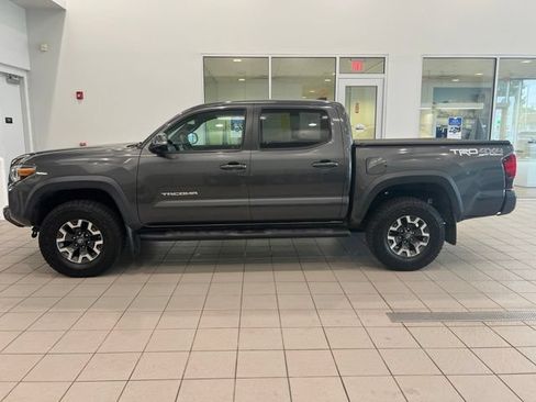 Used 2018 Toyota Tacoma TRD Off-Road w/ Technology Package AWD/4WD image 4