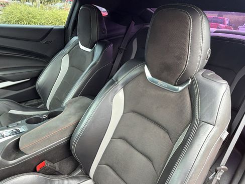 Used 2021 Chevrolet Camaro SS RWD image 17