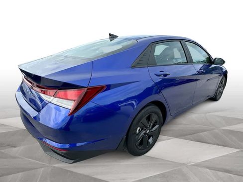 Used 2023 Hyundai Elantra SEL w/ Cargo Package FWD image 8