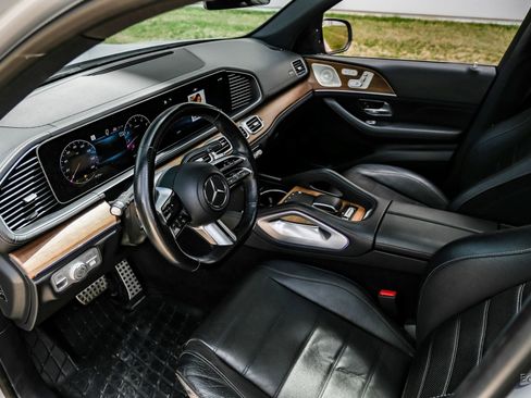Used 2025 Mercedes-Benz GLS 580 4MATIC image 2