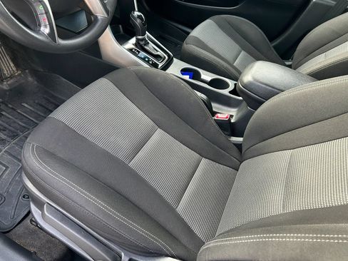 Used 2017 Hyundai Elantra GT FWD image 10
