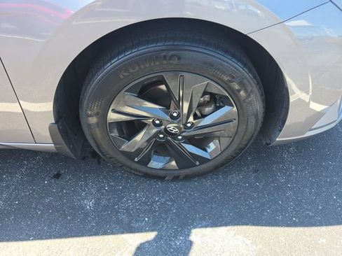 Used 2022 Hyundai Elantra SEL FWD image 12