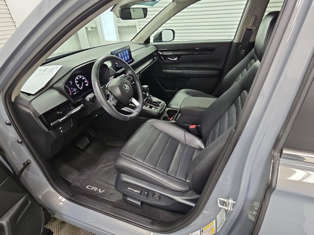Used 2025 Honda CR-V EX-L image 11