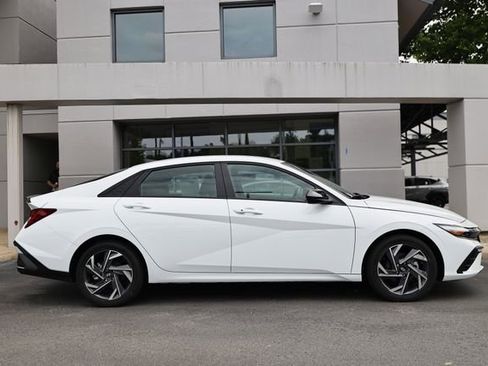 Certified 2025 Hyundai Elantra SEL FWD image 4