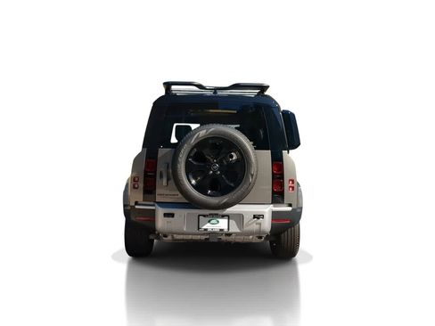 Used 2025 Land Rover Defender 110 S image 7