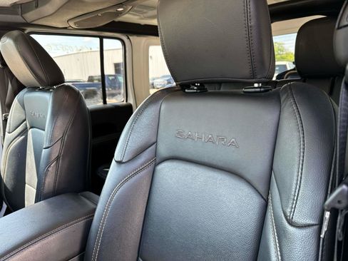 Used 2024 Jeep Wrangler Unlimited Sahara AWD/4WD image 11