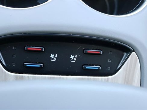 Used 2021 Toyota Venza XLE image 23