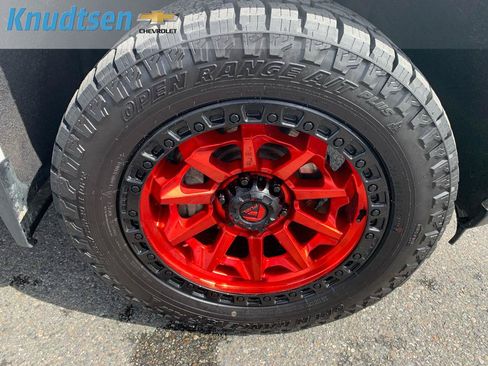 Used 2022 Chevrolet Silverado 1500 LT AWD/4WD image 9