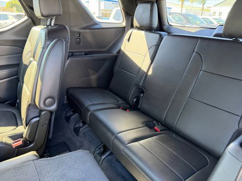 Used 2023 Chevrolet Traverse LT image 20