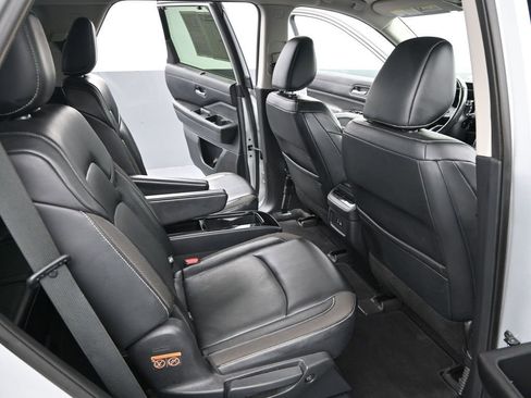 Used 2022 Nissan Pathfinder SL w/ SL Premium Package image 28