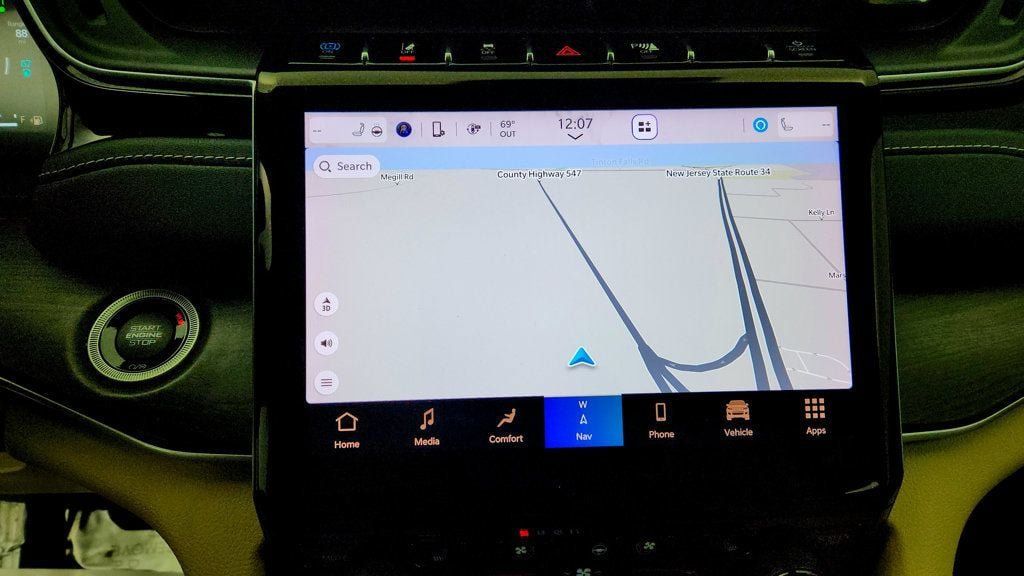 Used 2022 Jeep Grand Cherokee Limited 4xe w/ Luxury Tech Group II AWD/4WD image 18