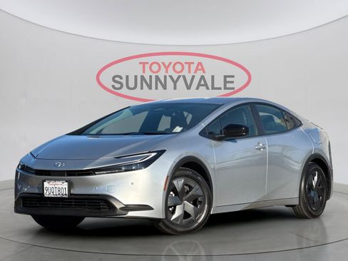 Certified 2025 Toyota Prius LE image 2