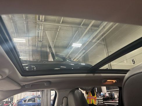 Used 2018 Jeep Compass Latitude w/ Cold Weather Group image 23