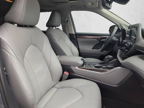 Used 2026 Toyota Highlander Limited AWD/4WD image 28