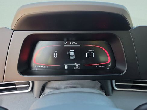 Used 2025 Hyundai Elantra SE image 33