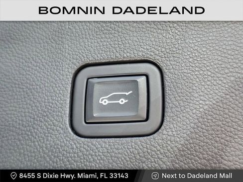 Used 2023 Buick Enclave Essence image 9