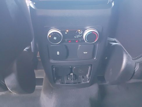 Used 2024 Ford Explorer Limited AWD/4WD image 37
