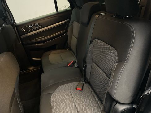 Used 2019 Ford Explorer XLT image 13