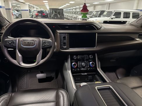 Used 2024 GMC Yukon XL Denali w/ Max Trailering Package image 7