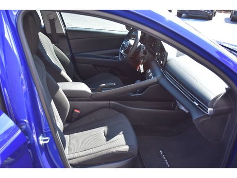 Used 2025 Hyundai Elantra SE image 14