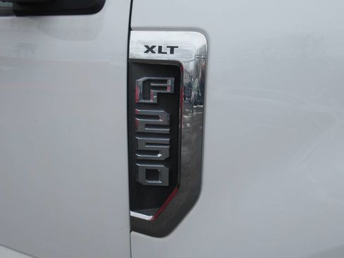 Used 2017 Ford F250 XLT image 5