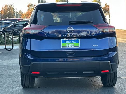Used 2025 Nissan Rogue SV image 7