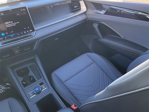 New 2026 Volkswagen Tiguan SE image 12