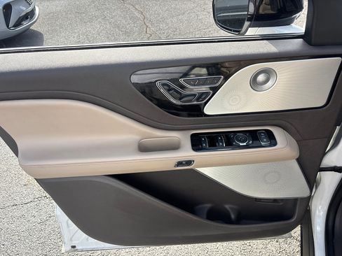 Used 2023 Lincoln Aviator Reserve w/ Equipment Group 201A AWD/4WD image 11