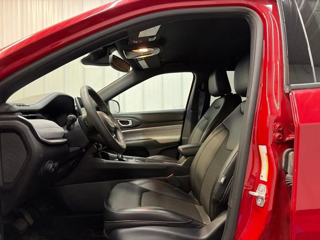 Used 2023 Jeep Compass Latitude w/ Convenience Group AWD/4WD image 12